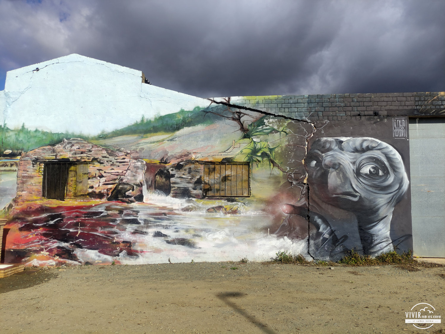 Mural ET y el Tinto en el Area gratuita de autocaravanas de la Palma del Condado
