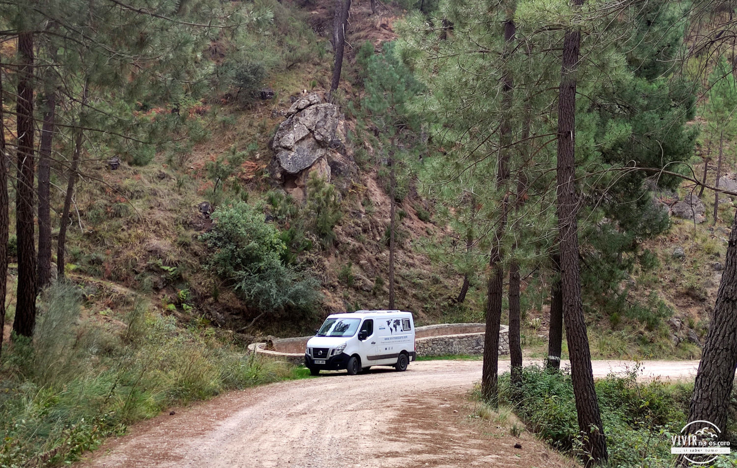 Nuestra furgoneta en el Arroyo del Tejo (Villaverde de Guadalimar, Albacete)