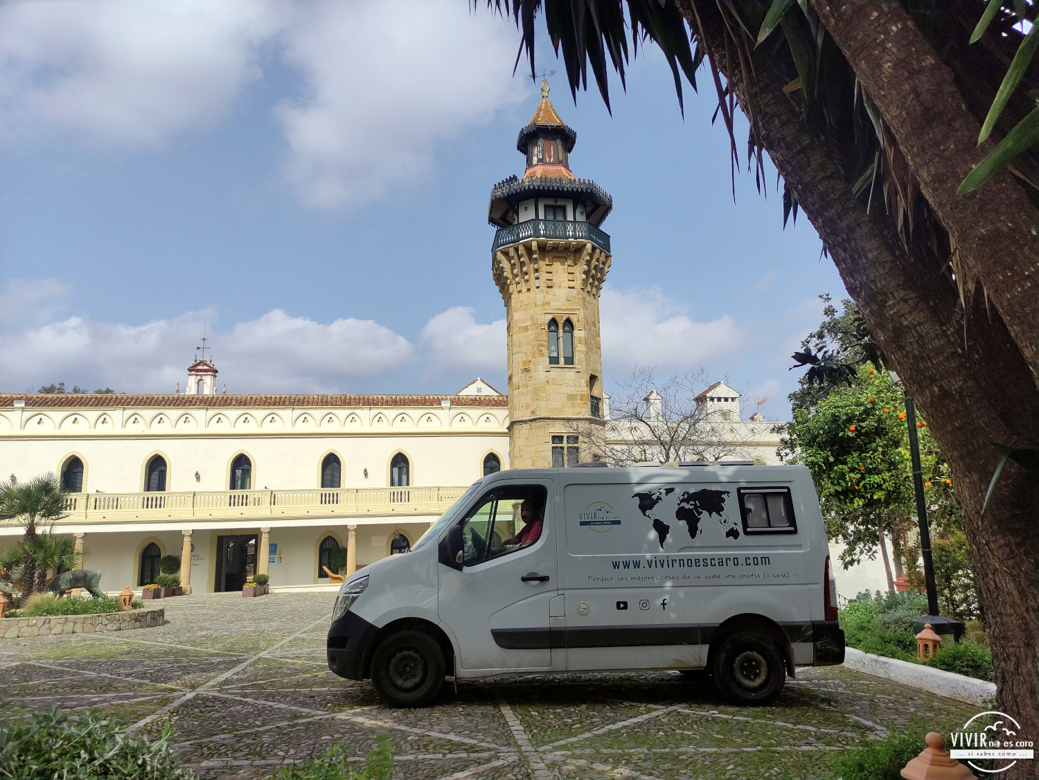 Parking del Hotel Casa-convento de la Almoraima (Castellar de la Frontera)