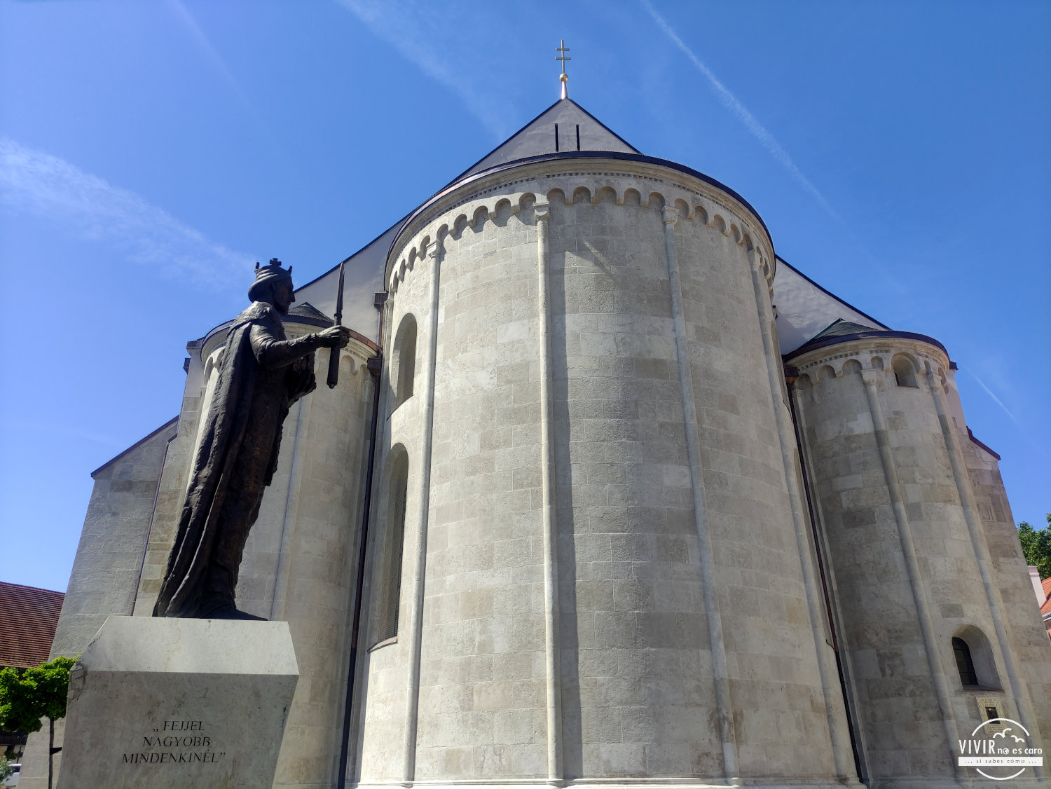 Parte trasera de la Catedral de Györ (Hungría)