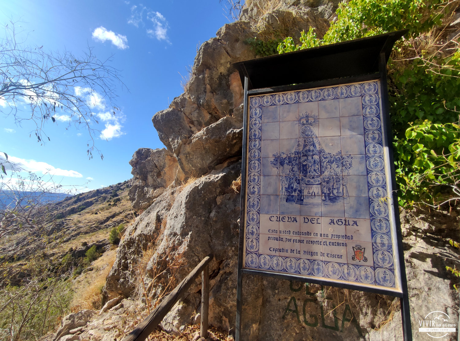 Cartel de bienvenida a la Cueva del Agua Tiscar - Quesada