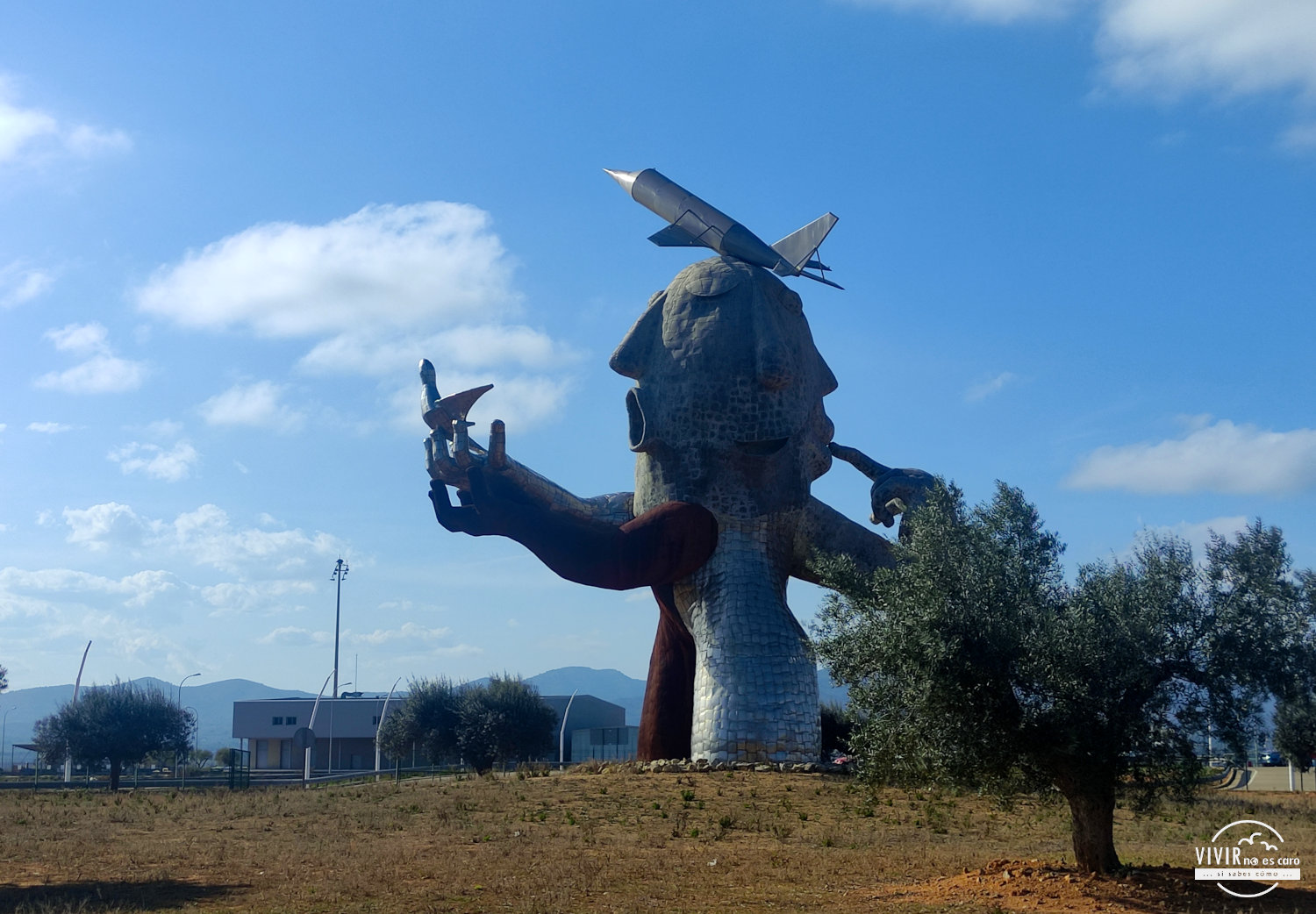 Escultura de Ripollés en el Aeropuerto de Castellón