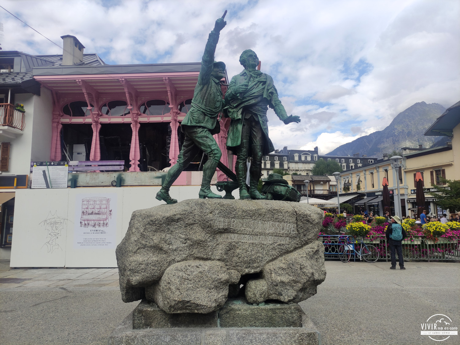 Escultura a Horace Benedict de Saussure y su guía en Chamonix-Mont Blanc