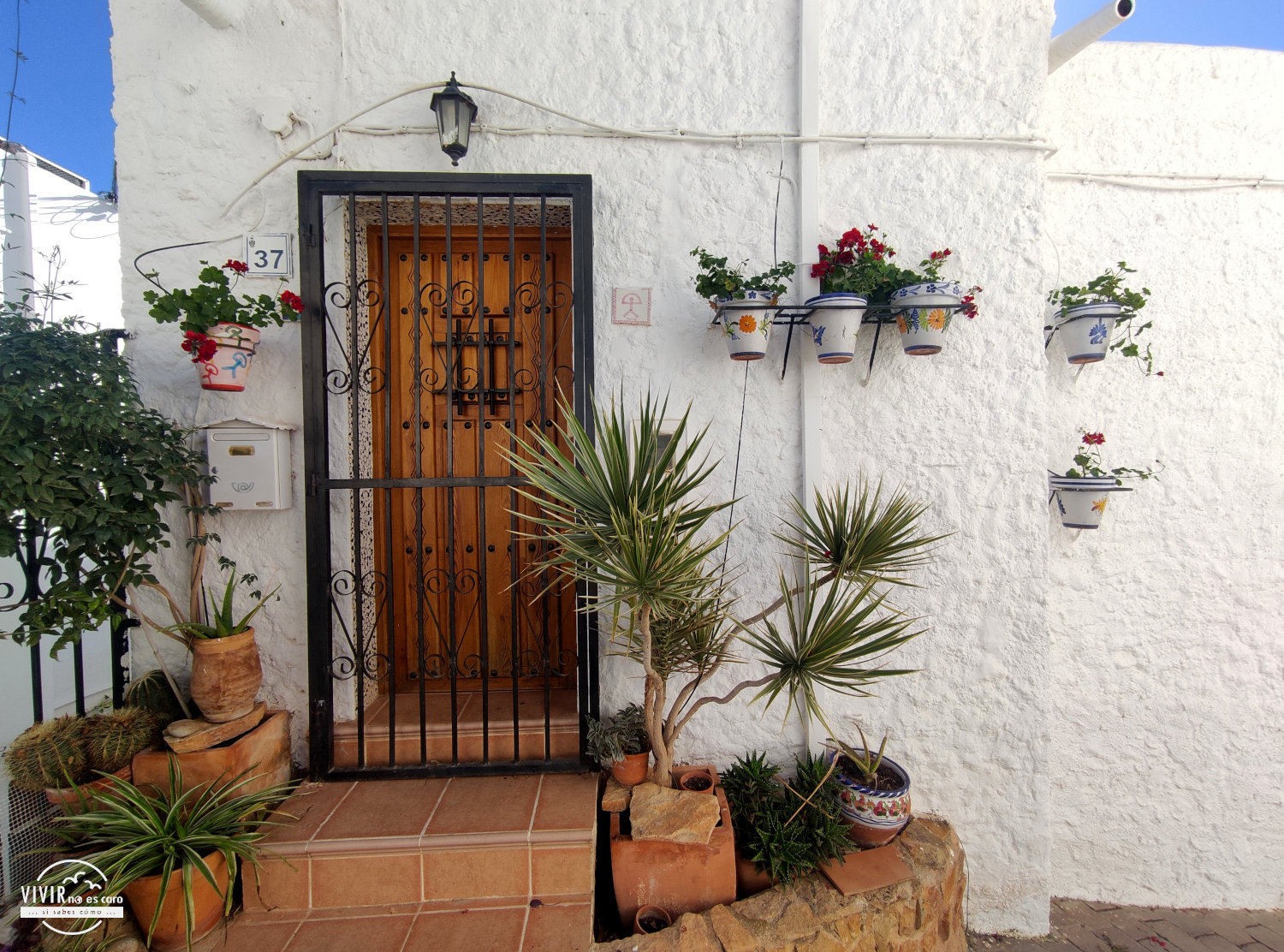 Fachada blanca con encanto en Mojácar (Almería)