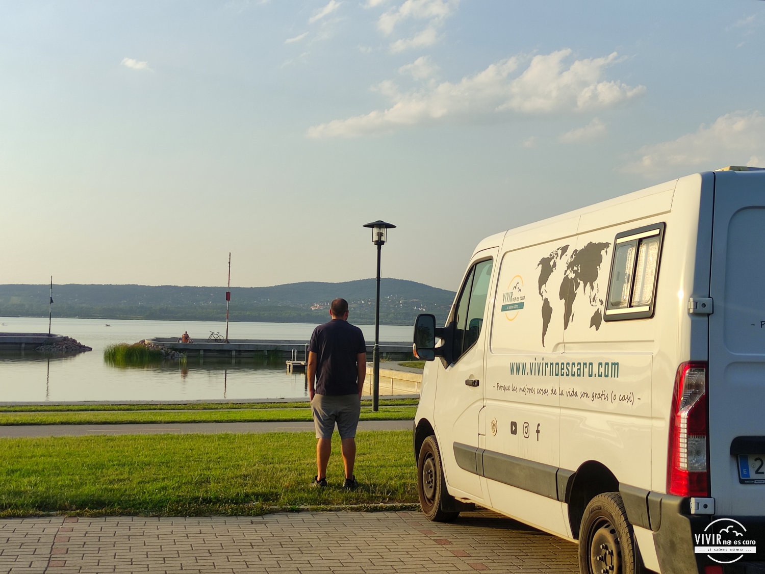 Pernocta en furgoneta camper en el Lago Valence (Hungría)