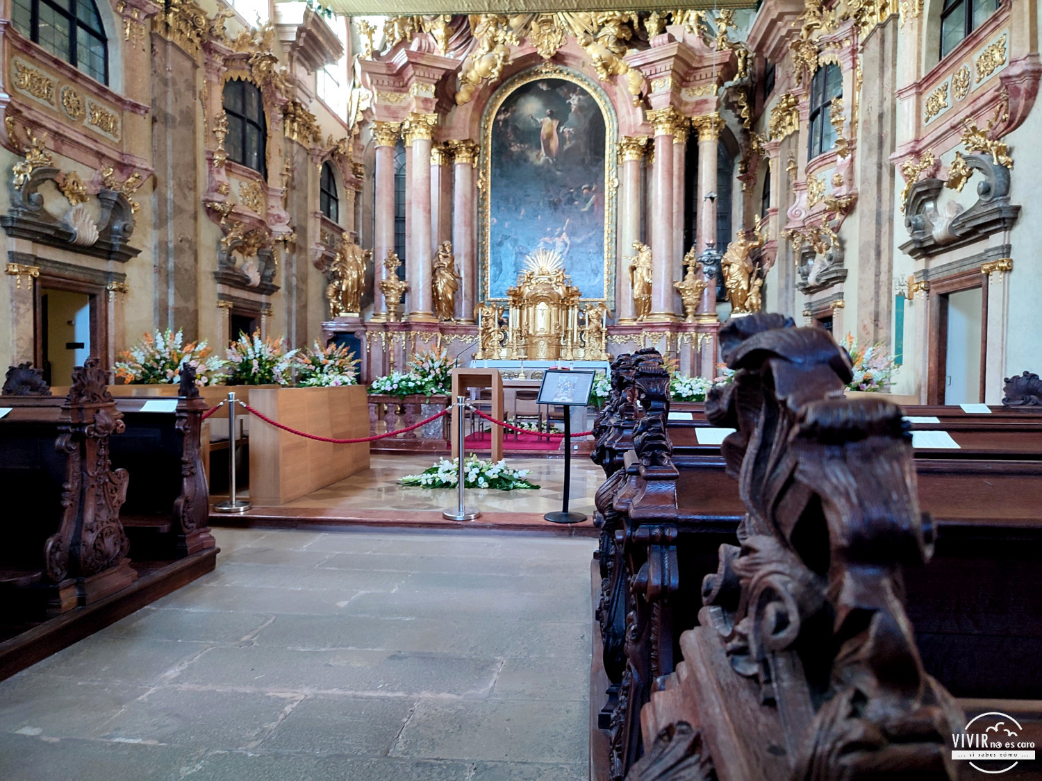 Interior de la Iglesia de Lozoya en Györ (Hungría)
