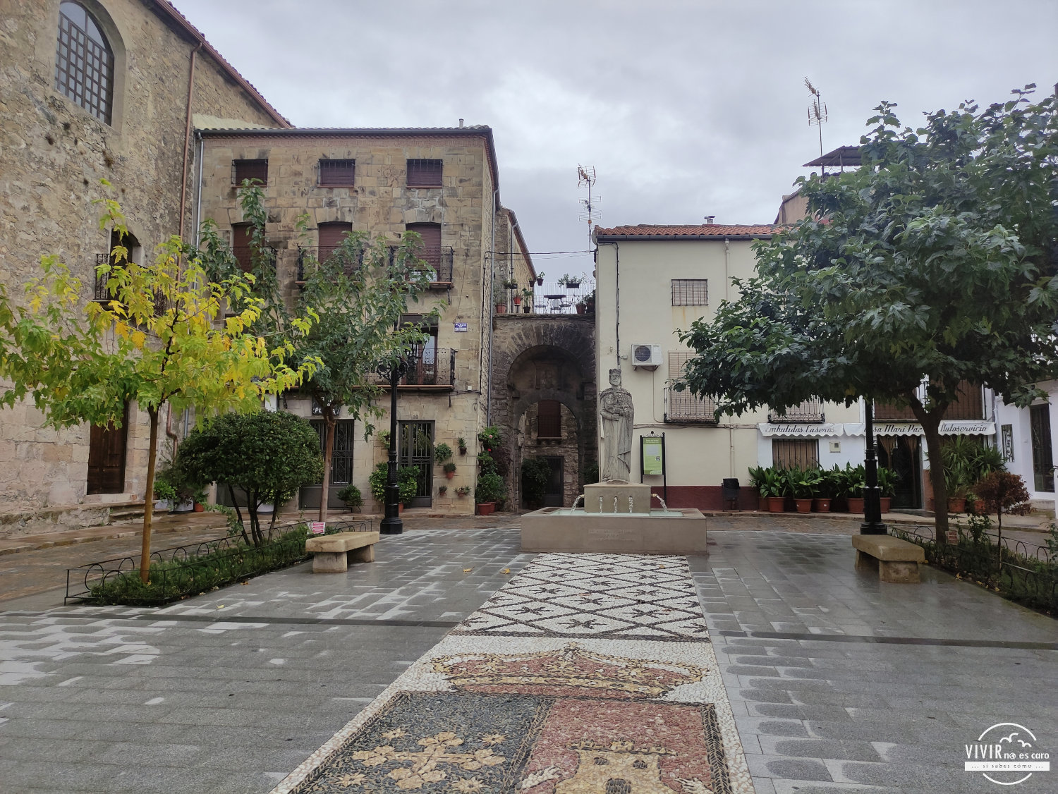 La Plaza de San Fernando en Iznatoraf (Jaén)