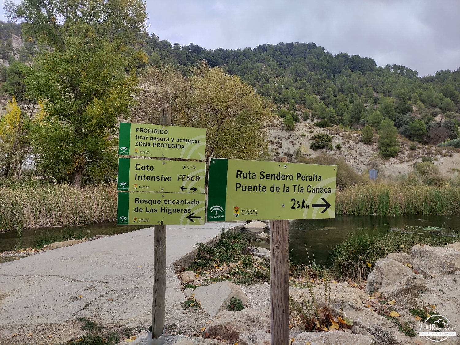 Señales rutas en Pozo Alcón Bosque Higueras y Sendero Peralta