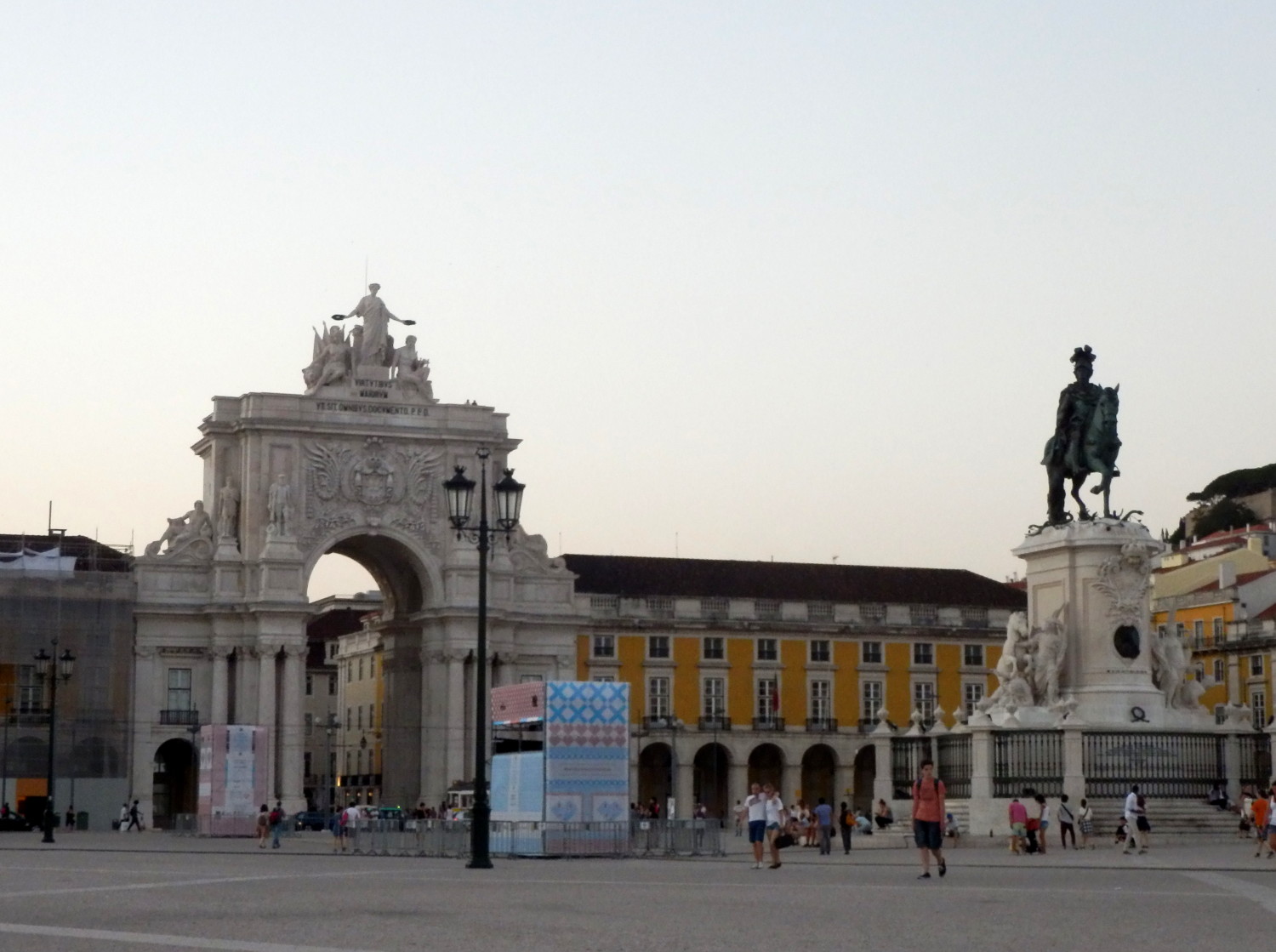 Arco da Rua Augusta y Plaza do Comercio en Lisboa (Portugal)