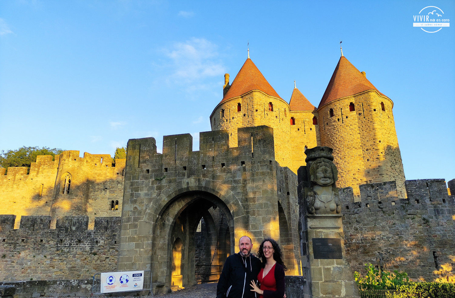 La Dama Carcas en la Puerta Narbonnaise en Carcassonne