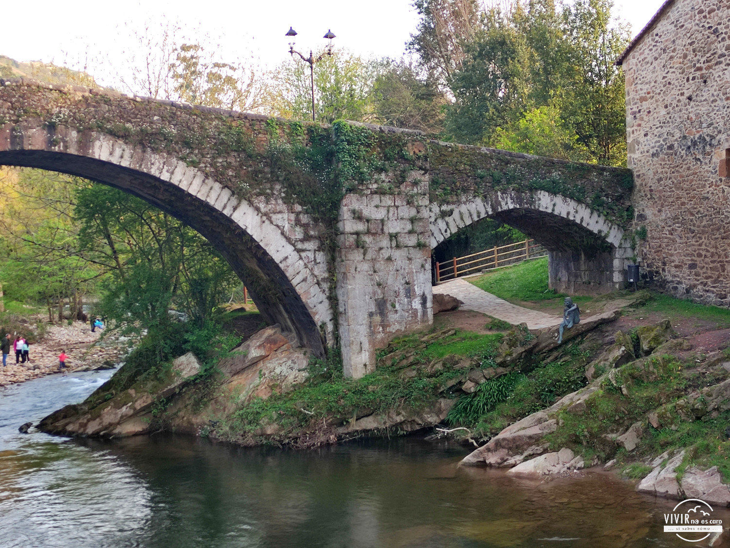 El Puente Mayor de Liérganes y la Estatua del Hombre Pez
