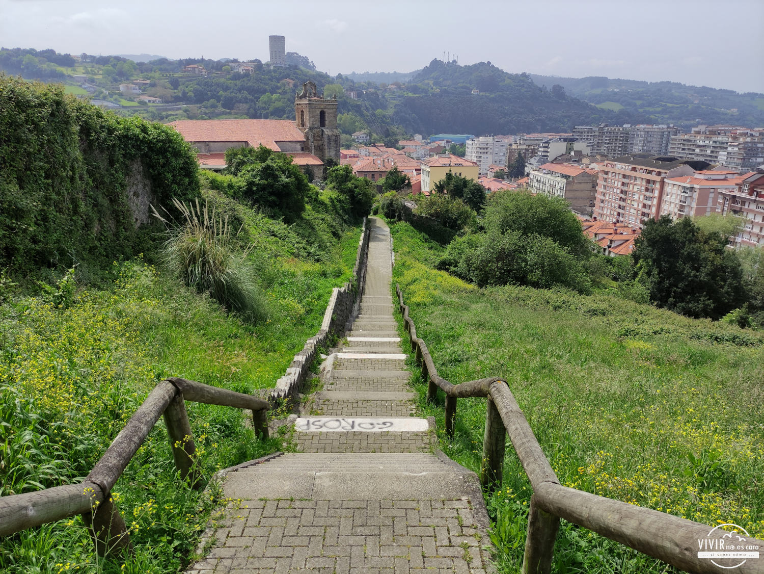 Escaleras ruta la Atalaya de Laredo (Cantabria)