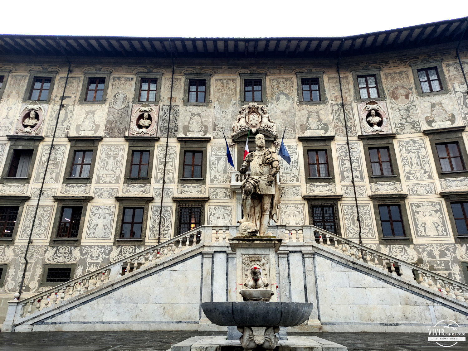 Fachada de la Escuela Normal Superior de Pisa (Italia)