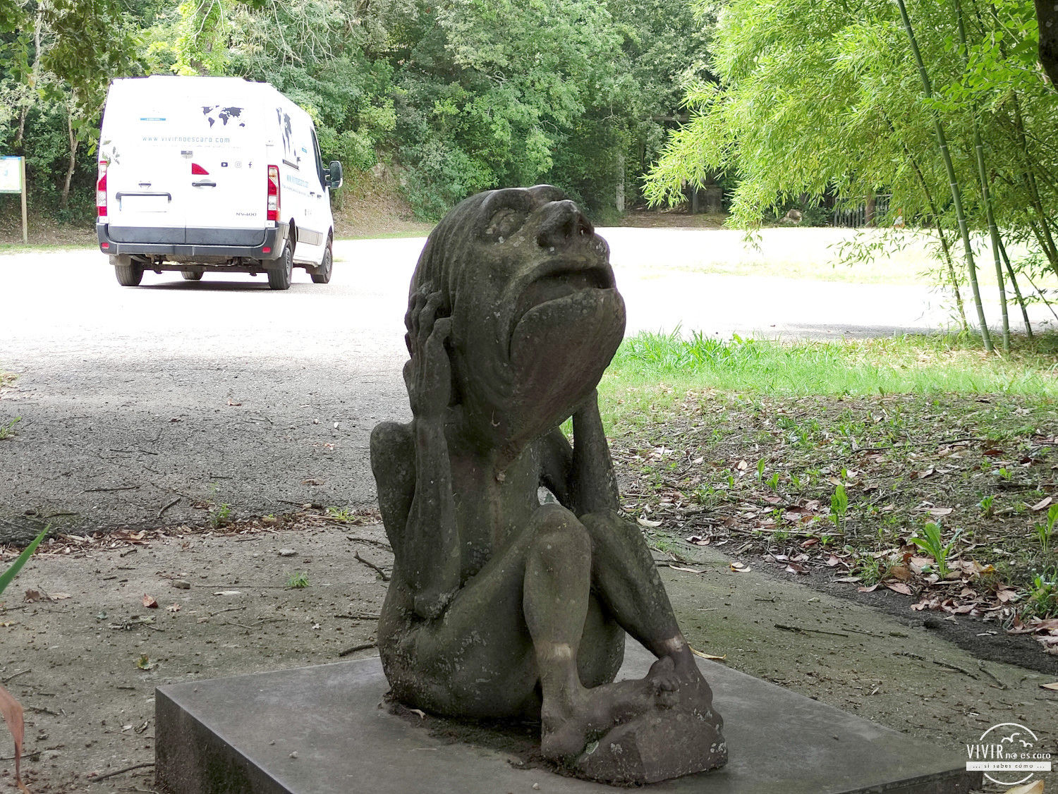 Escultura atormentado en Bosc de Can Ginebreda (Porqueres, Gerona)