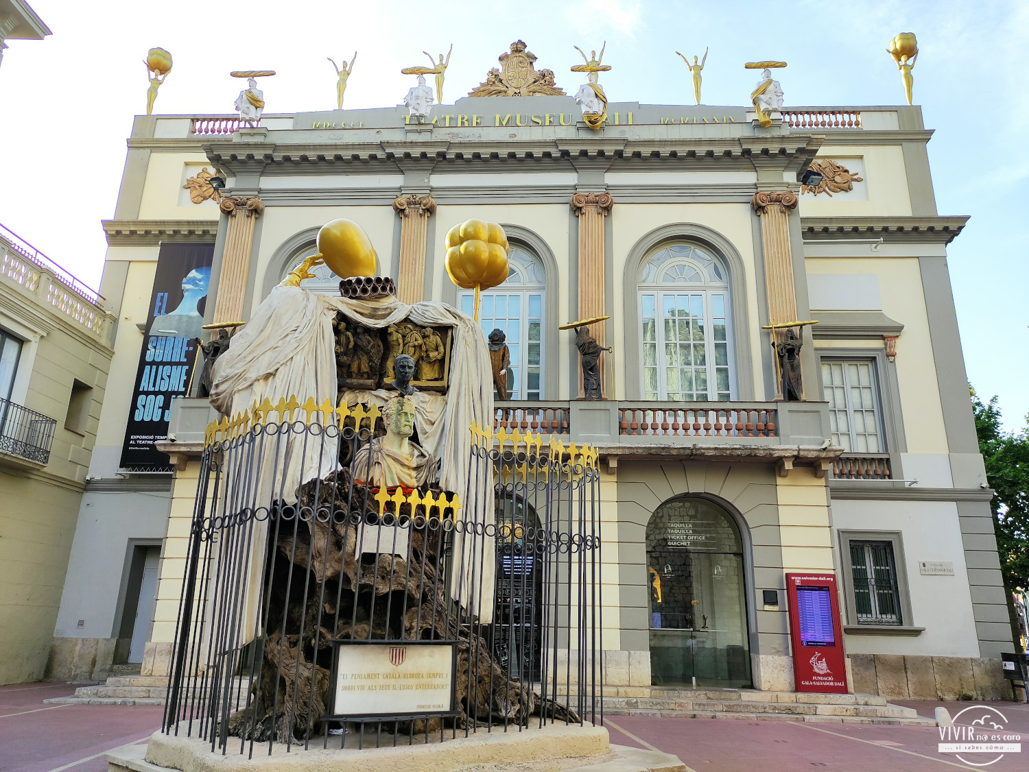 Escultura homenaje Francesc Pujols Teatro-Museo Dalí
