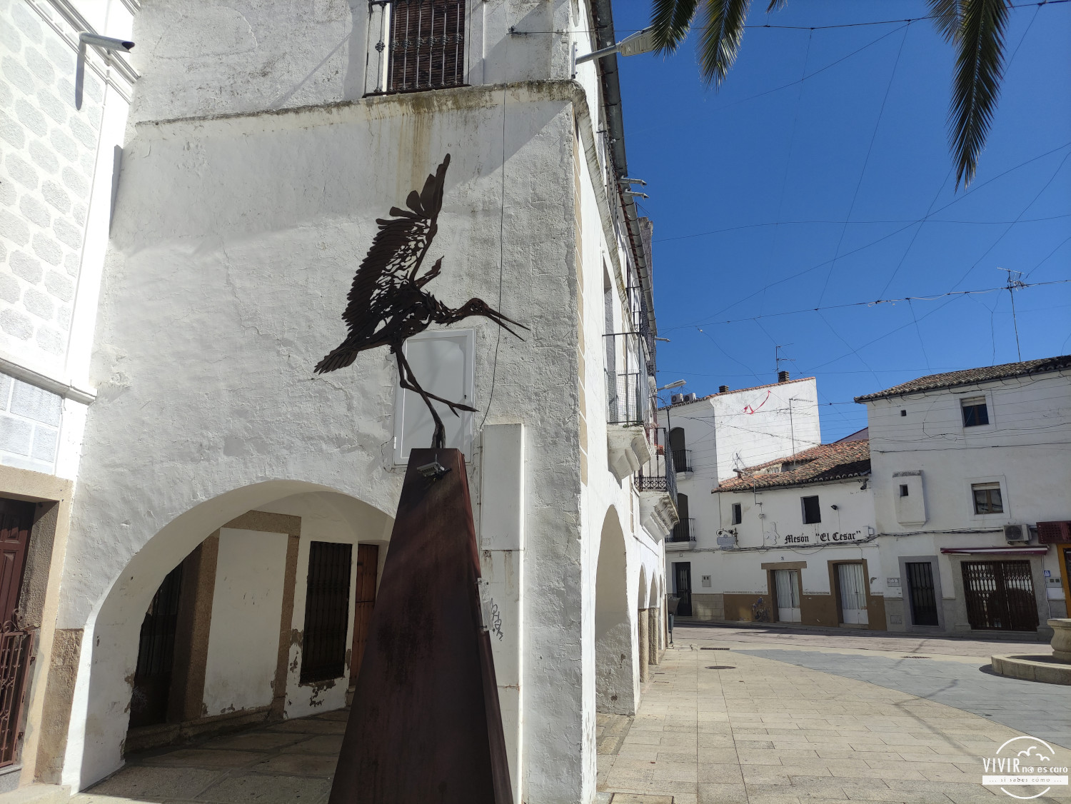 Estatua en homenaje a la cigüeña (Malpartida de Cáceres)