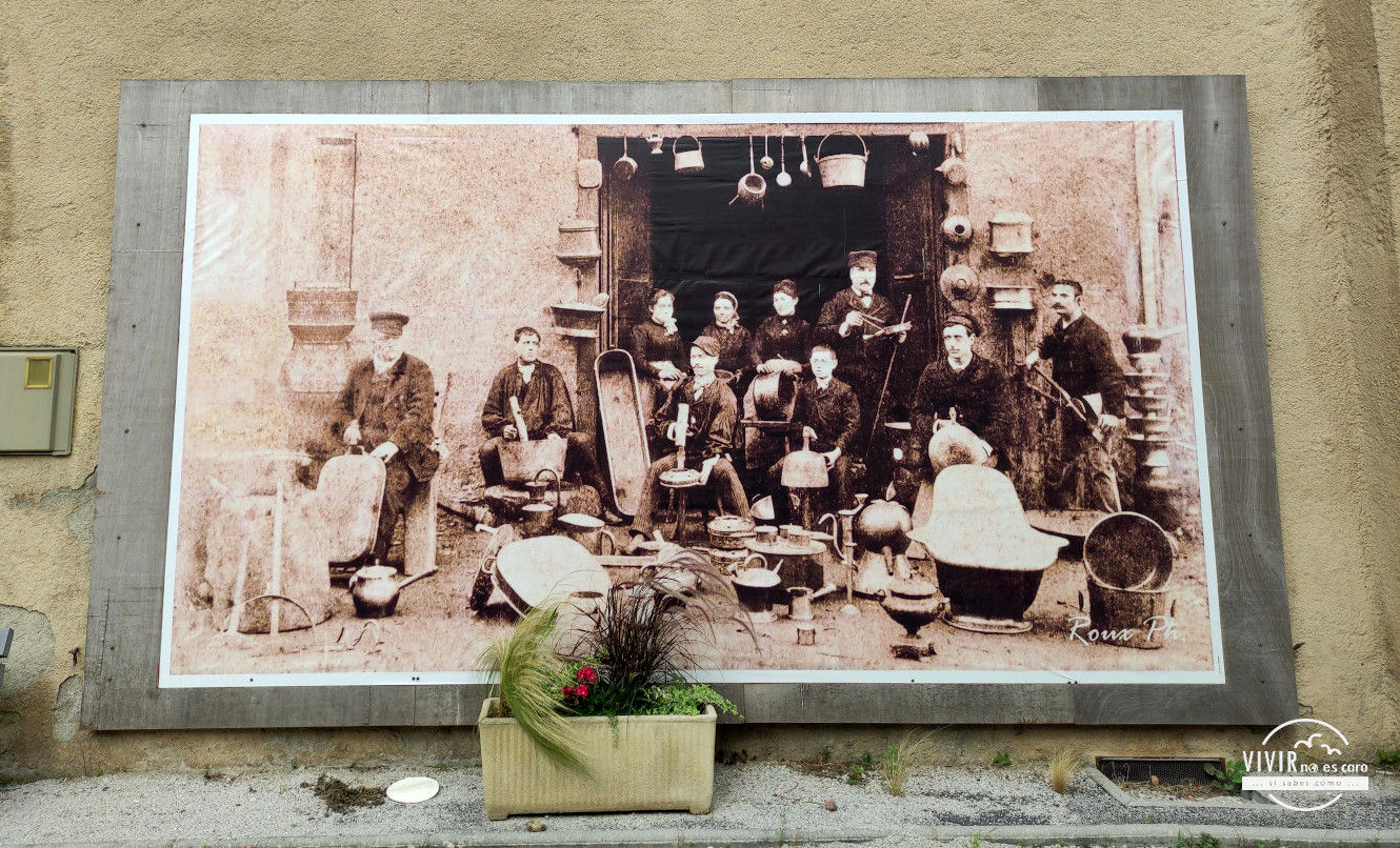 Foto antigua de los artesanos del cobre en Durfort (Francia)