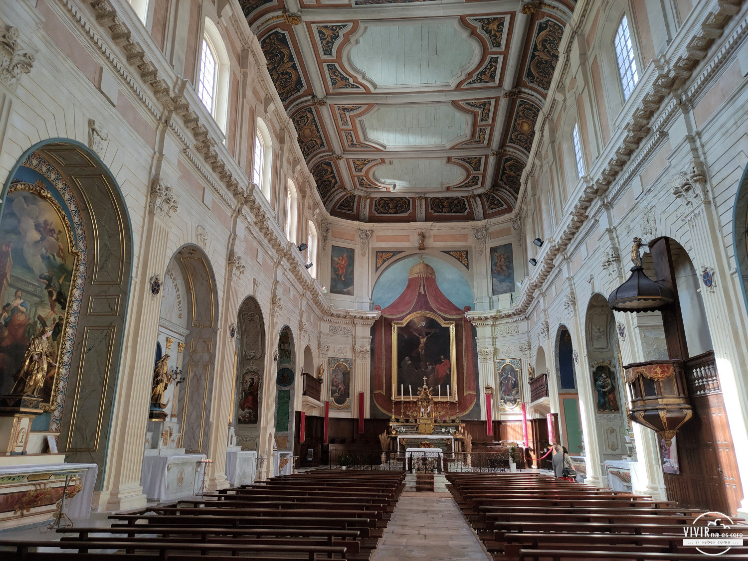 Interior de la Iglesia Sainte Marie-Madeleine (Martigues, Francia)