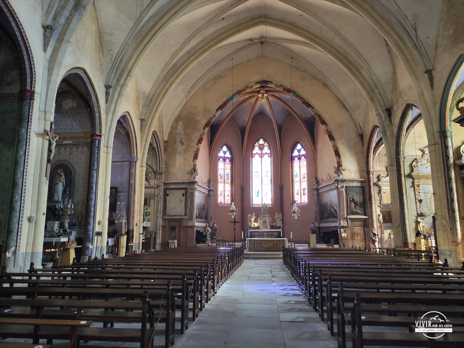 Iglesia Montolieu Francia