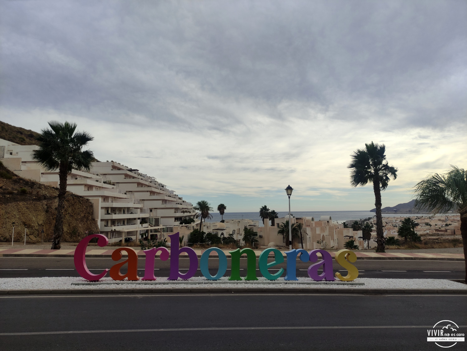 Letras colores Carboneras en el Cabo de Gata (Almería)