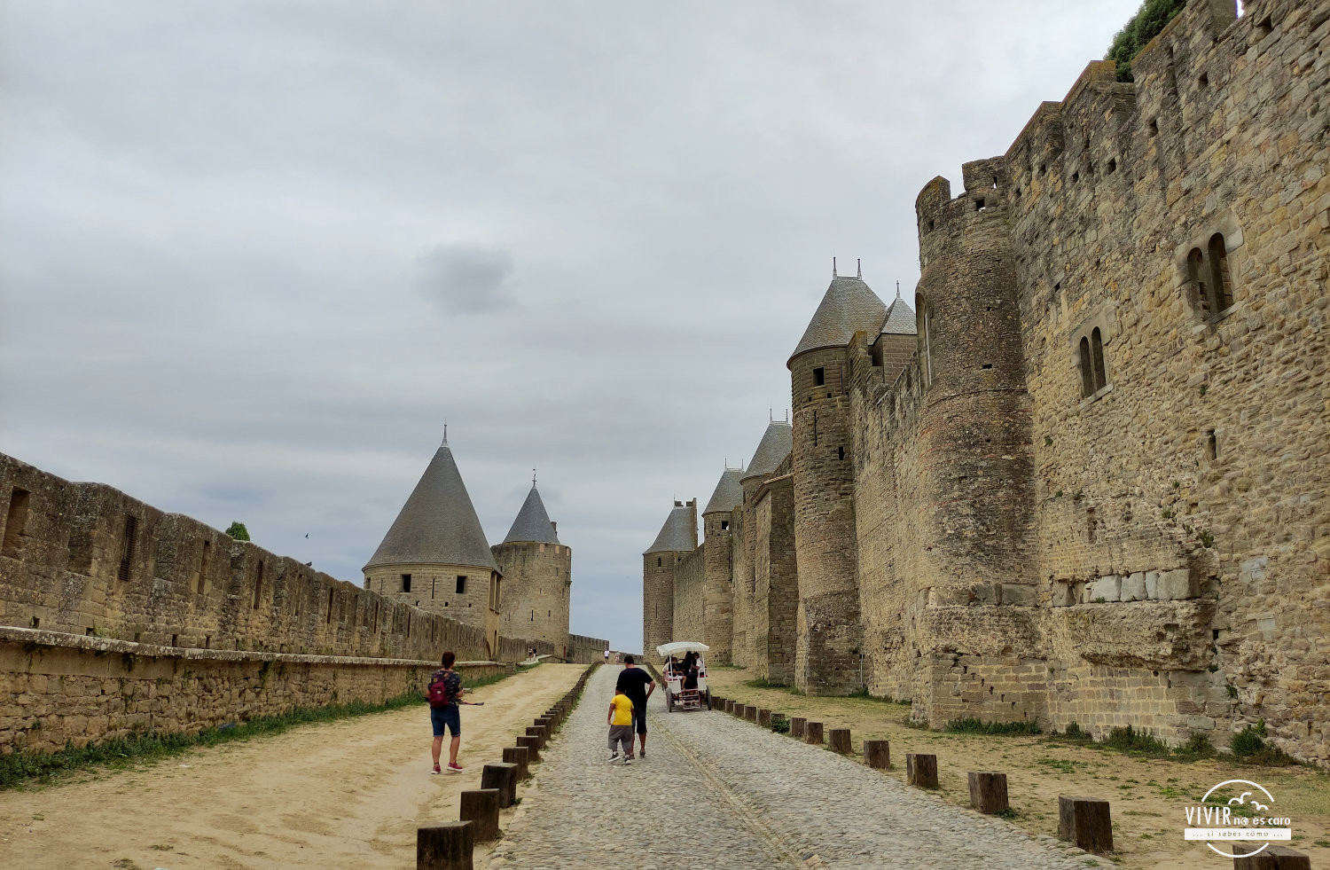 Lizos (pasillo entre murallas en Carcassonne)