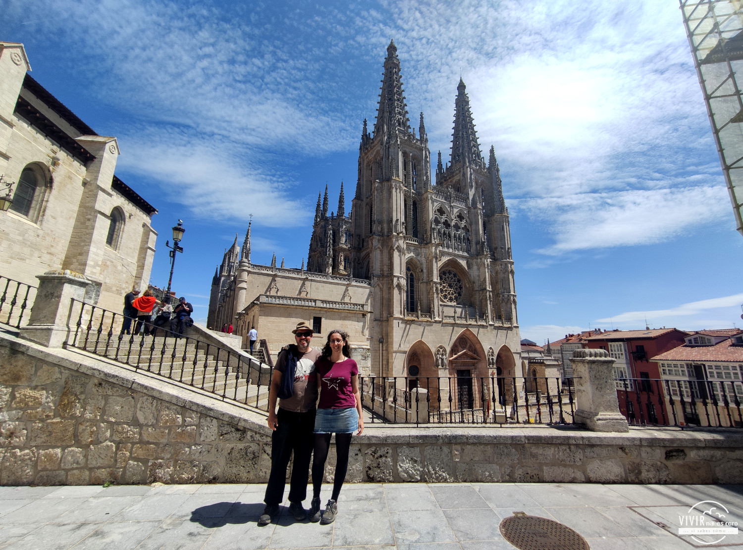 Carol y Alex frente a la Catedral de Burgos