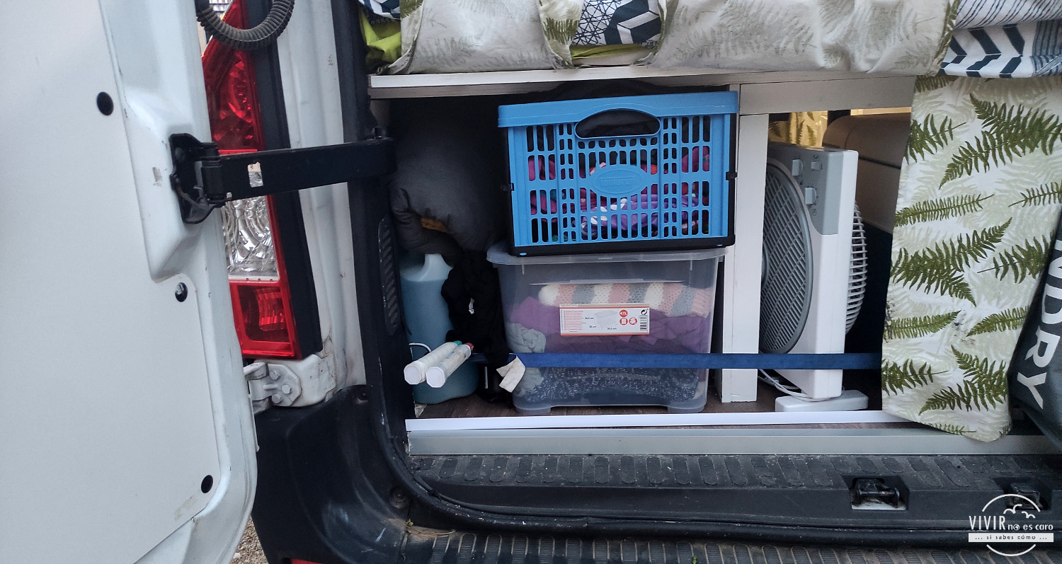 Cajas para organizar en furgoneta camper