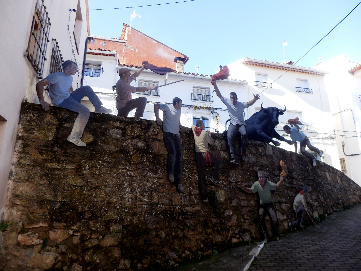 Mozos durante una corrida de toros en Cañete (Cuenca)