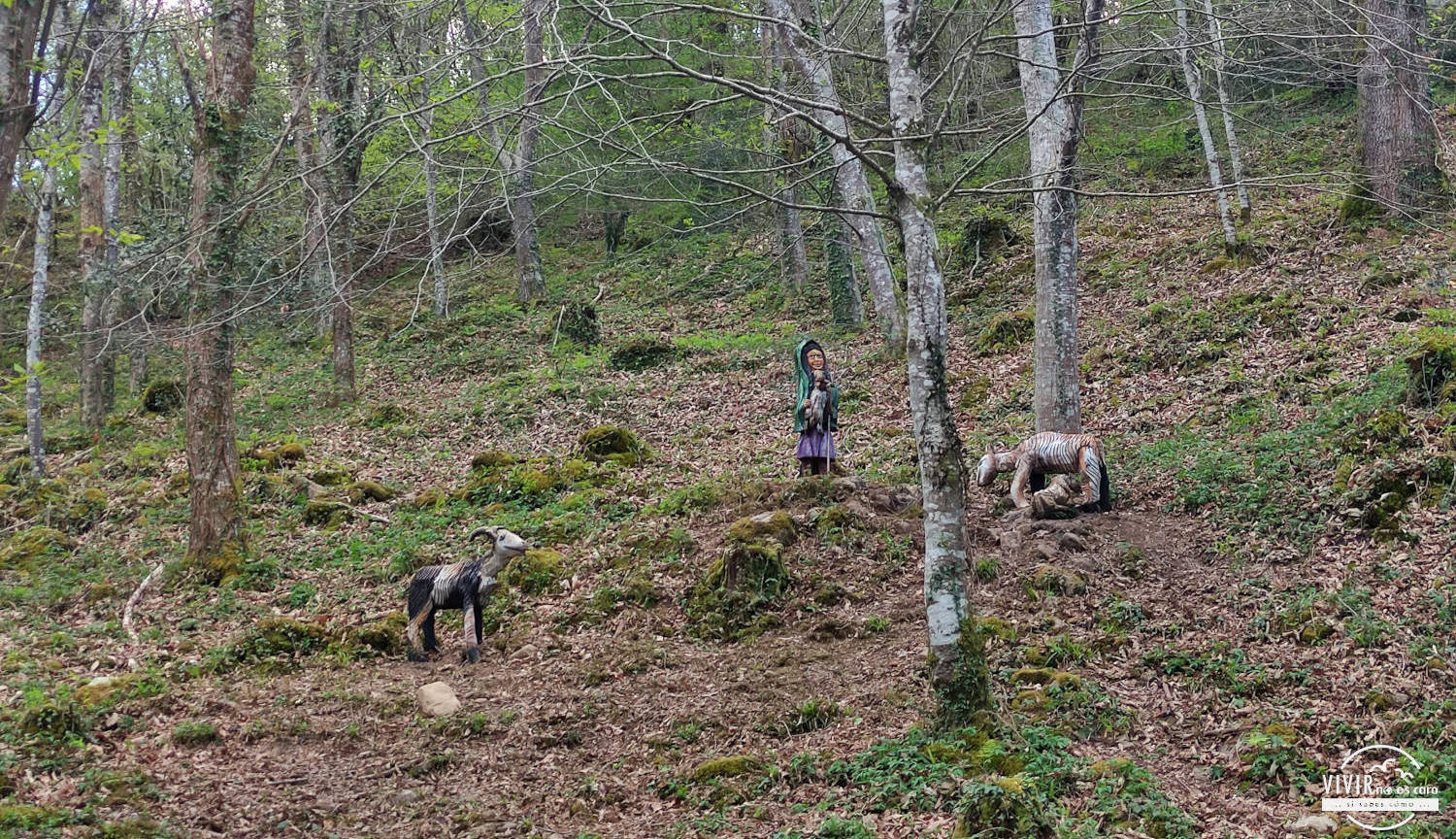 Pastora y cabras en el Bosque Mitológico de Monte Tejas