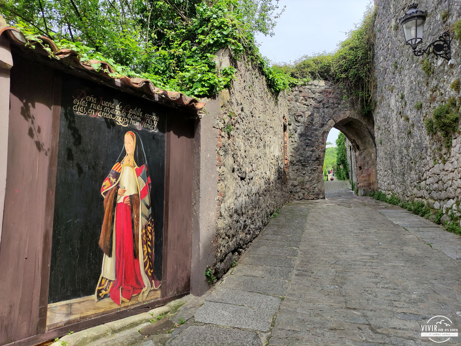 Pintura Doña Juana de Castilla junto a la Puerta del Merenillo (Laredo, Cantabria)