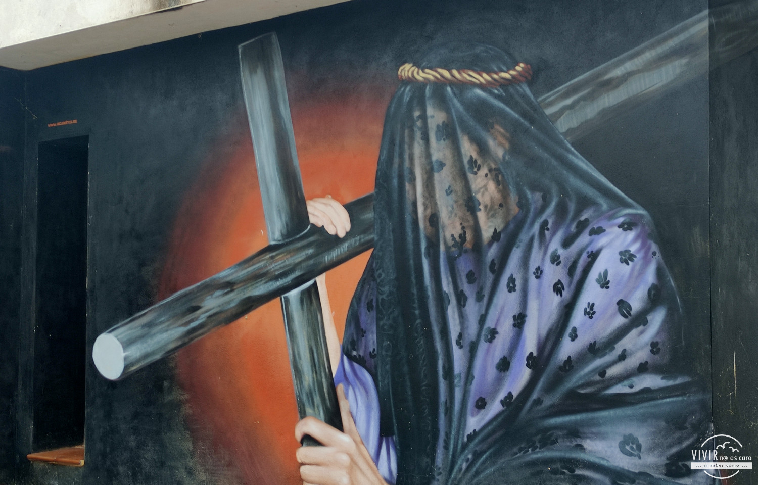 Pintura mural Semana Santa en fachada de Valverde de la Vera