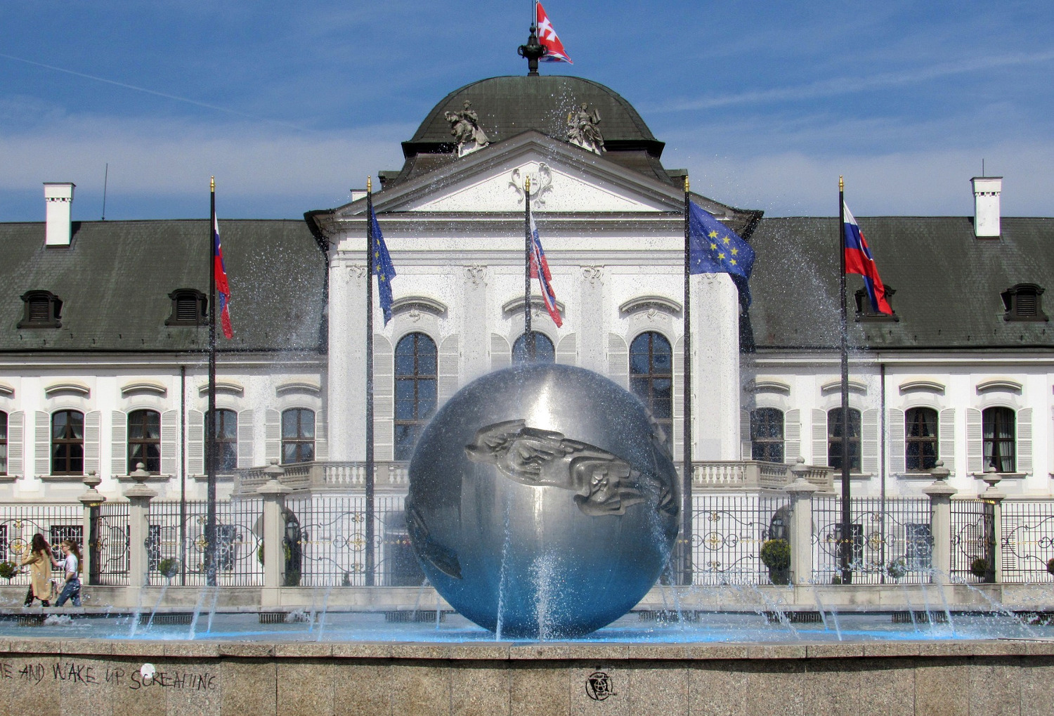 Planeta de la Paz Parlamento de Bratislava
