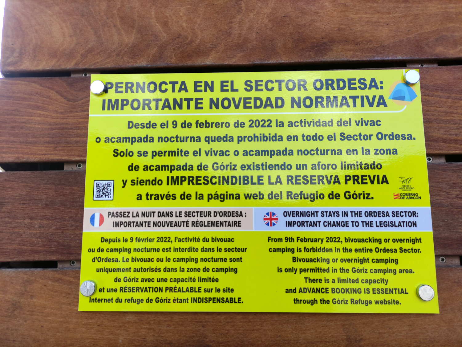 Señal de prohibición vivac y acampada noctura (PN de Ordesa y Monte Perdido)