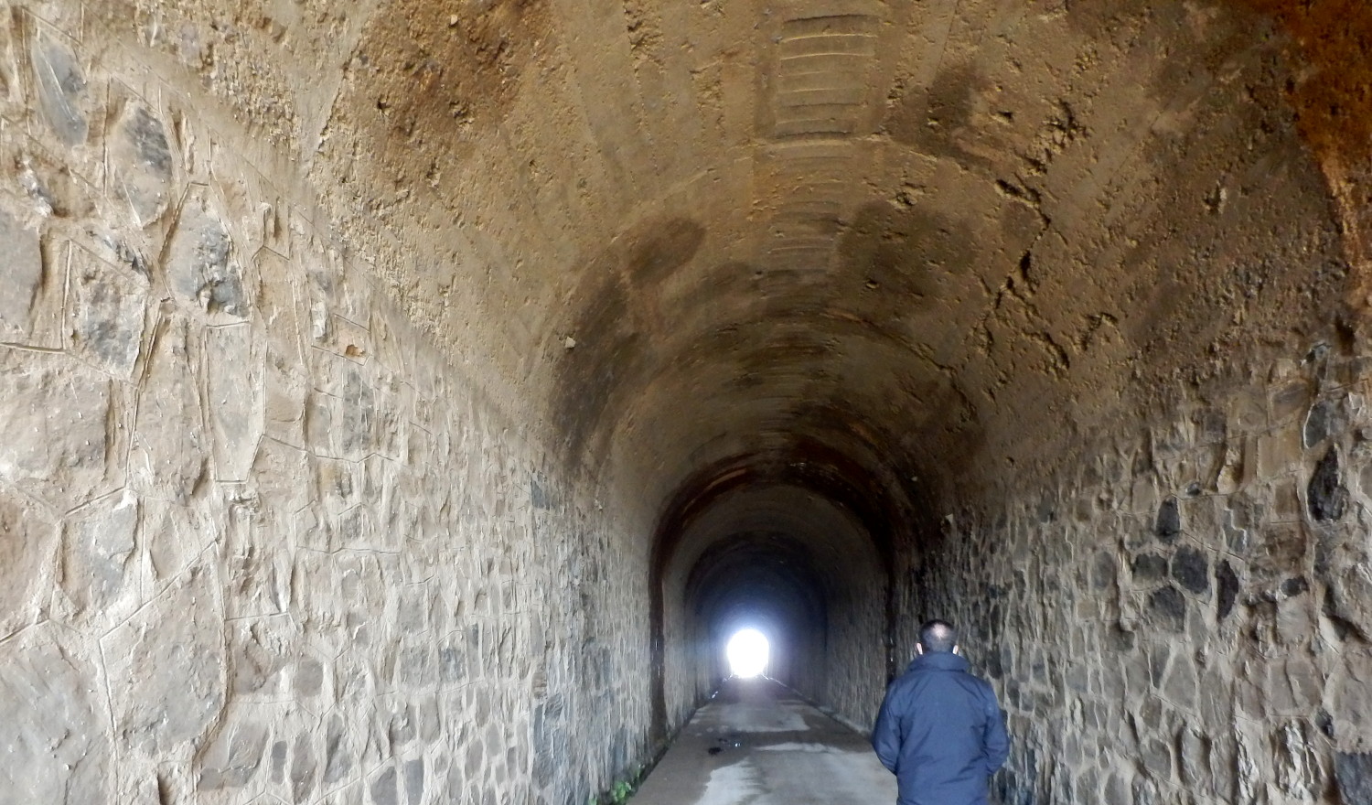 Túnel Vía Verde de la Jara a la altura del Campillo