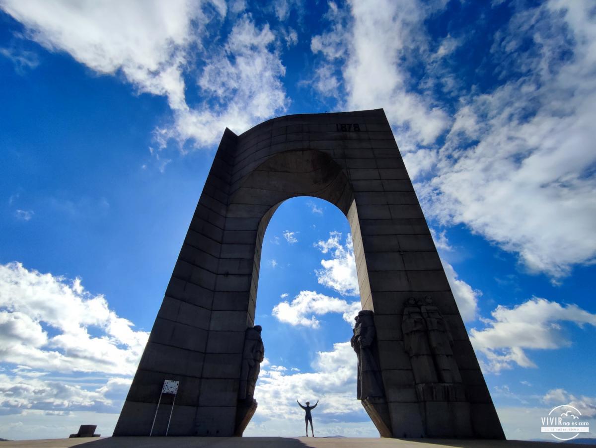 Arco de la Libertad en el PN de los Balcanes Centrales (Bulgaria)