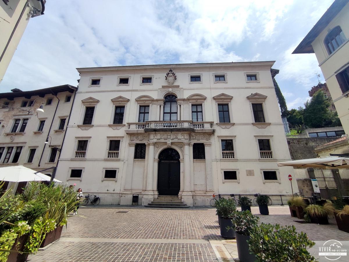 Biblioteca comunal de Údine (Italia)