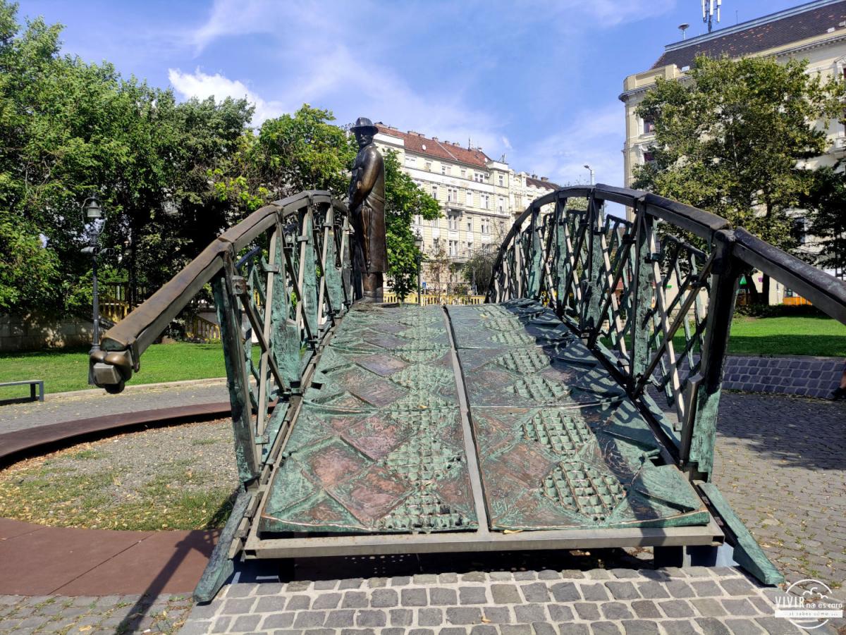 Budapest - escultura bronce Imre Nagy sobre puente (Hungría)