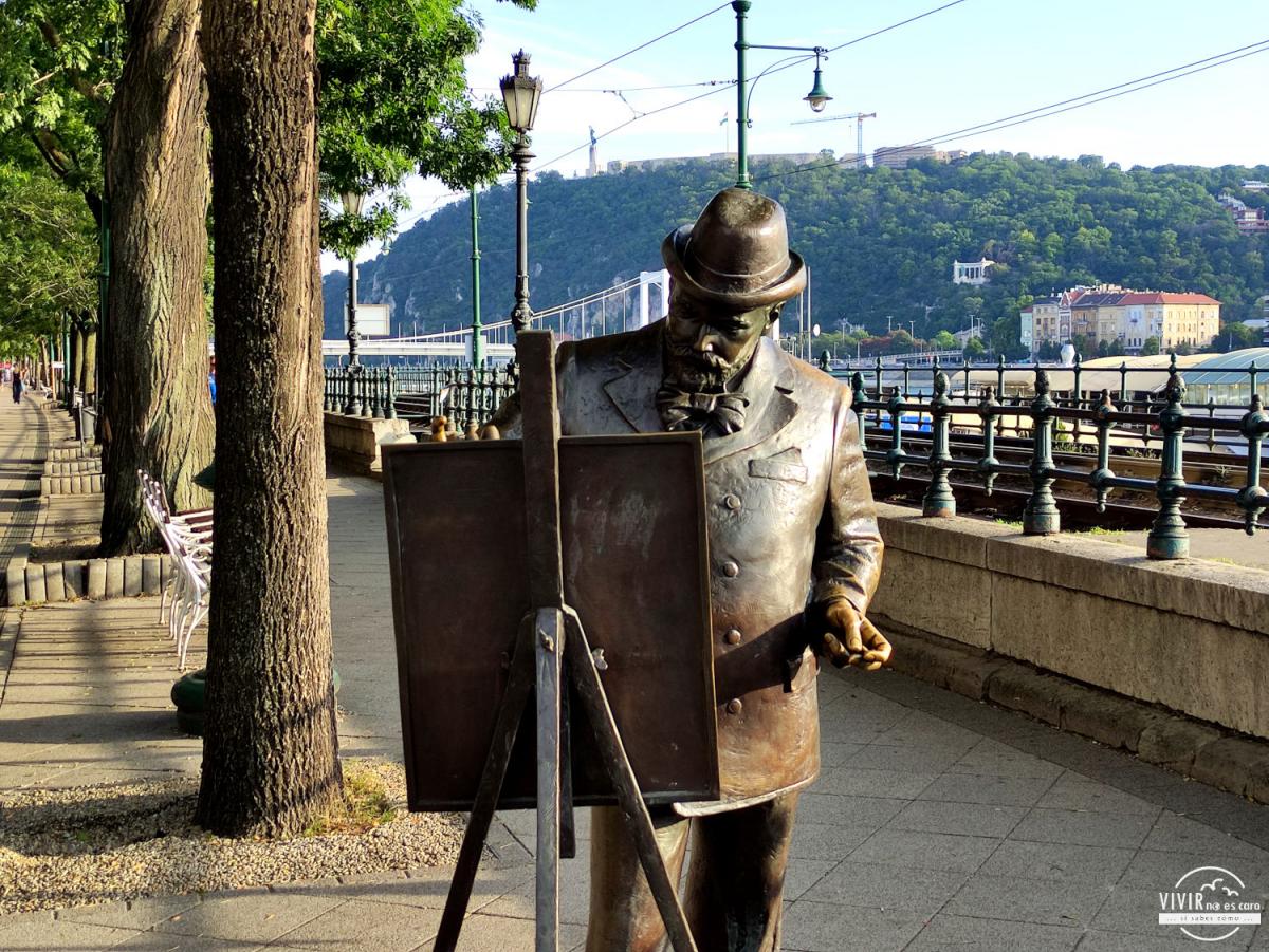 Budapest: escultura de bronce del pintor Roskovics Ignác Szobra (Hungría)