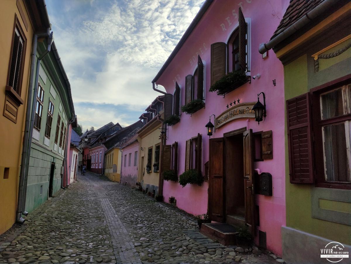 Calle con encanto en Sighisoara (Rumanía)