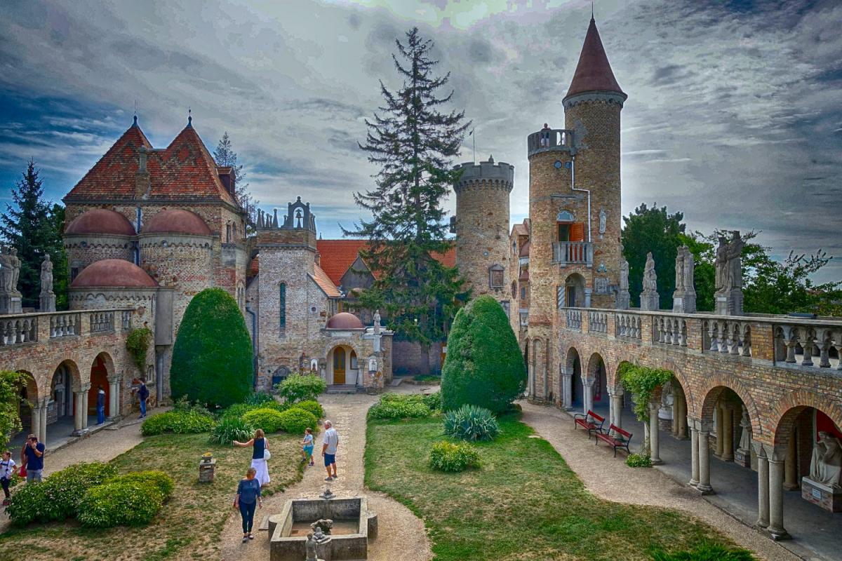 Castillo de Bory-vár en Székesfehérvár (Hungría)