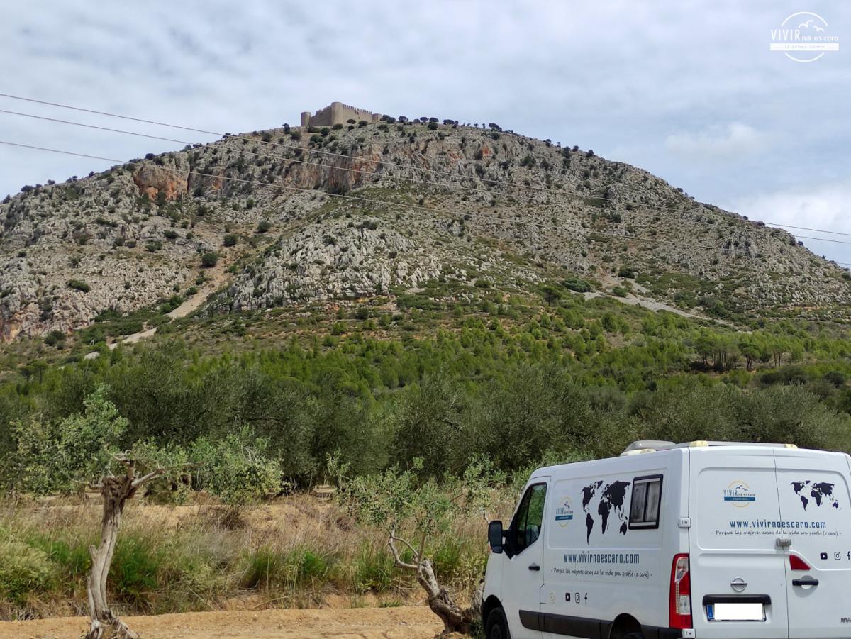 Castillo de Montgrí en furgoneta camper o autocaravana