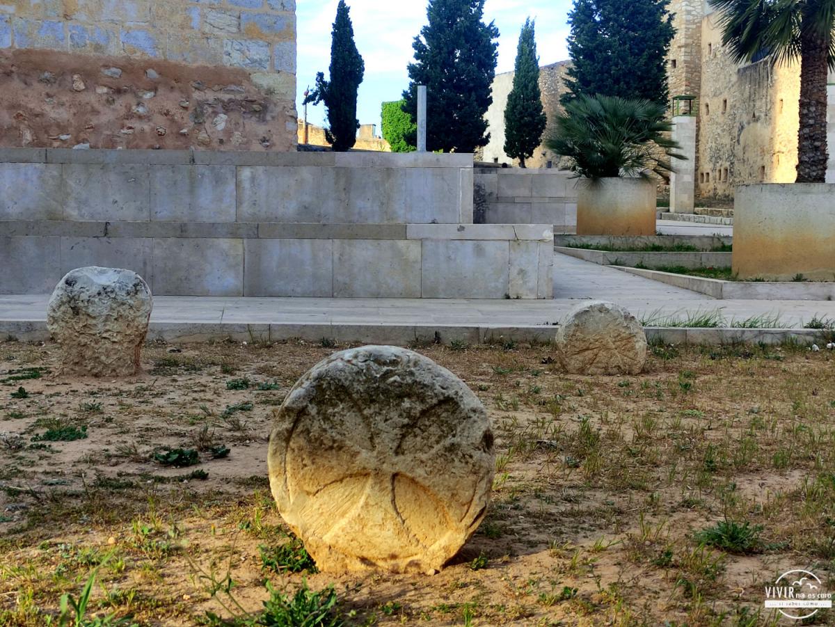 Cementerio - Lápidas funerarias medievales de Sant Mateu