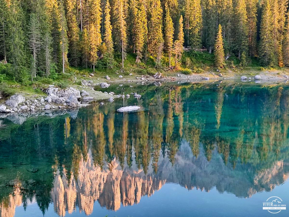 Colores del Lago di Carezza (Dolomitas, Italia)