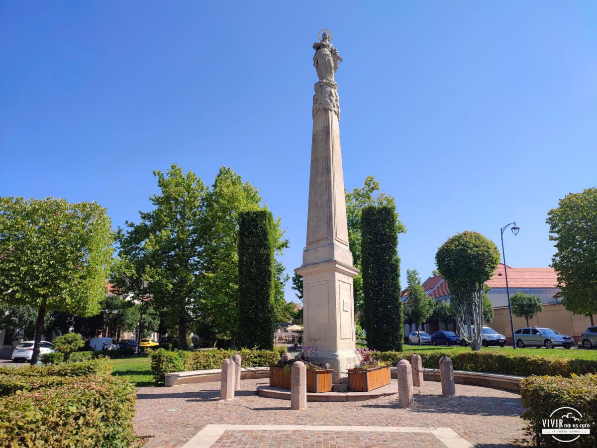 Columna estatua María Inmaculada (Tata, Hungría)