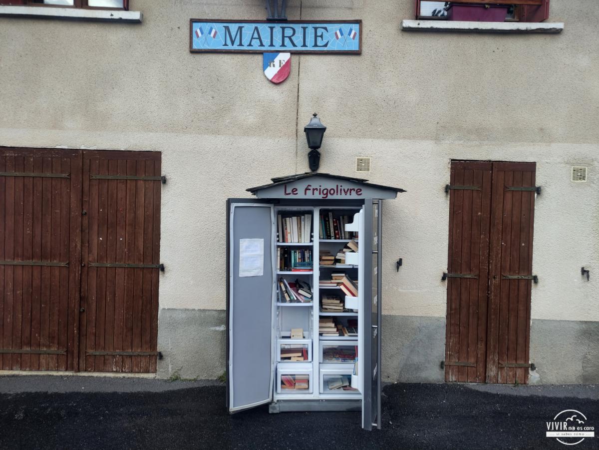 Biblioteca callejera en Crévoux (Alpes franceses)
