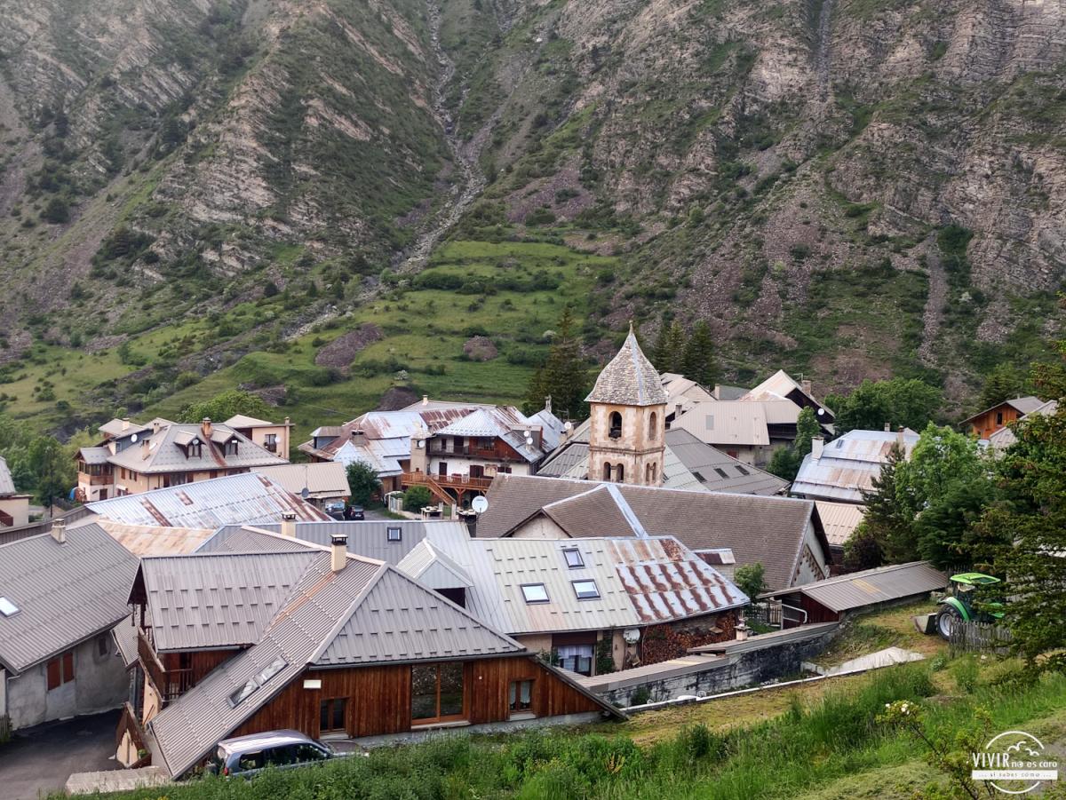 Crévoux pueblo en los Alpes franceses