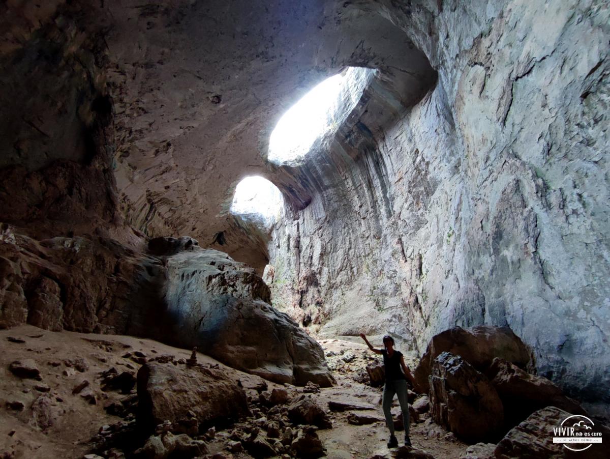 Cueva Prohodna Cave - Ojos de Dios (Bulgaria)