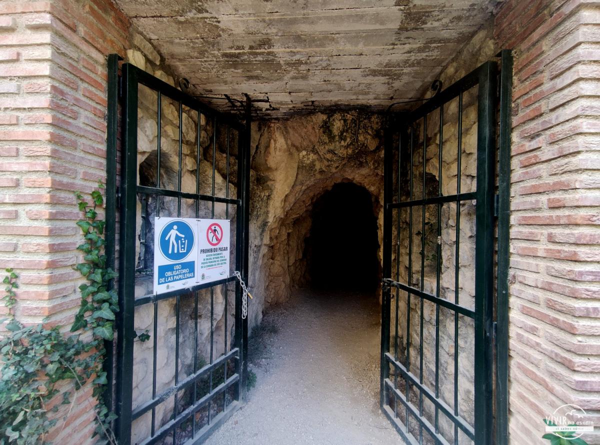 Túnel Ruta pasarelas cerrada de Castril (Granada)