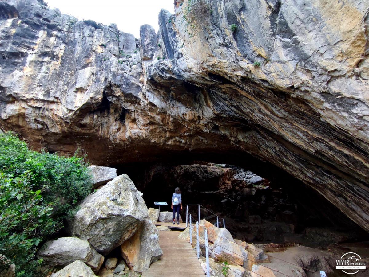 Cueva prehistórica Franchti Cave (Peloponeso, Grecia)