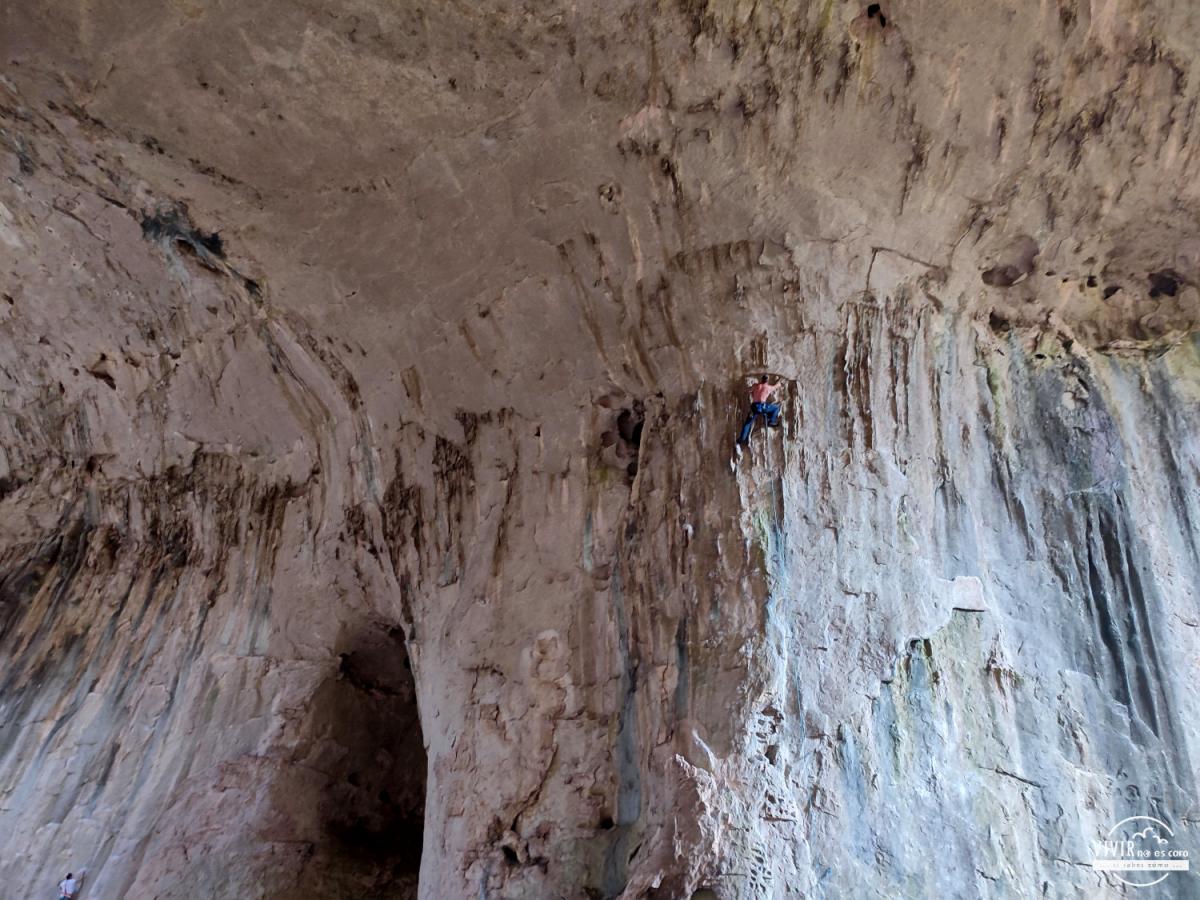 Escalada (Climb) en la Cueva Prohodna (Bulgaria)